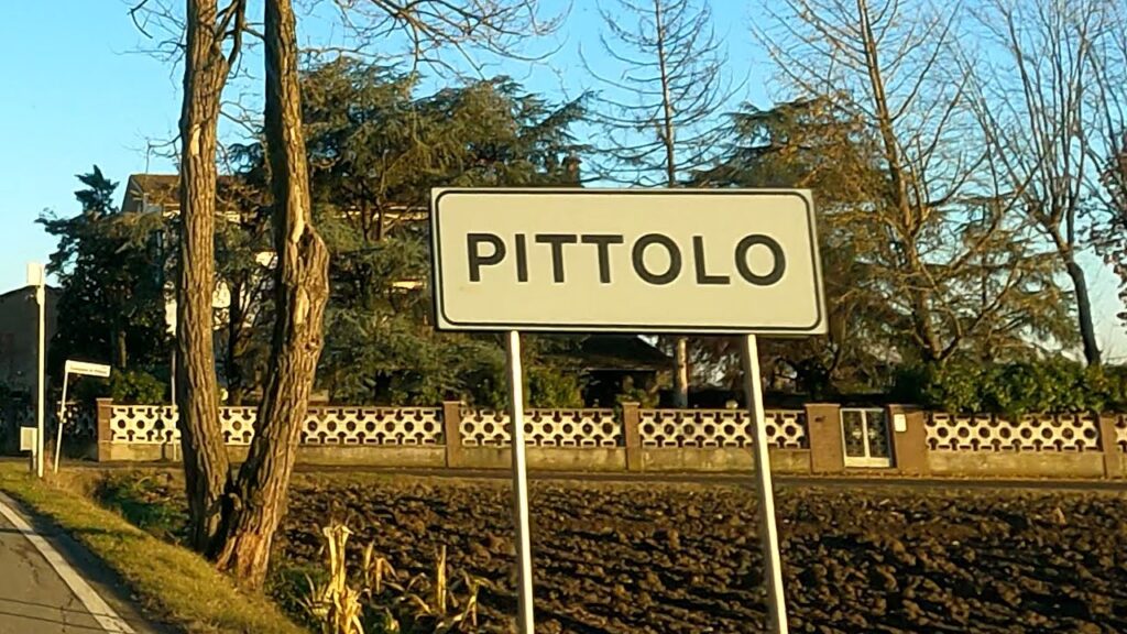 Cartello di ingresso a PIttolo