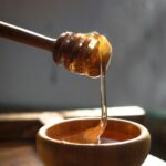 Robo di legno con i tagli per il miele